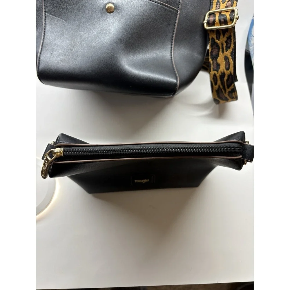 Wrangler Black‎ Bucket Vegan Leather Guitar Animal Print Strap & Removable Pouch